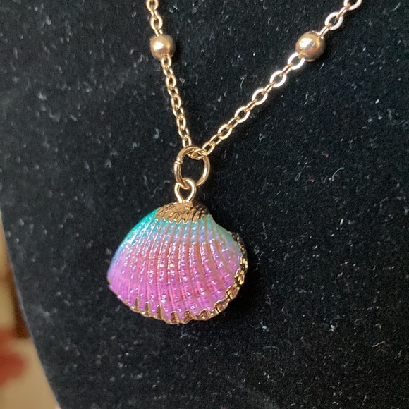 Natural Painted Shell Charm Pendant Purple and Green Gold Chain Link Necklace - Picture 8 of 12